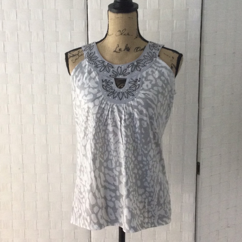 Lena Women shirt size PM sleeveless color gray & white.    #269